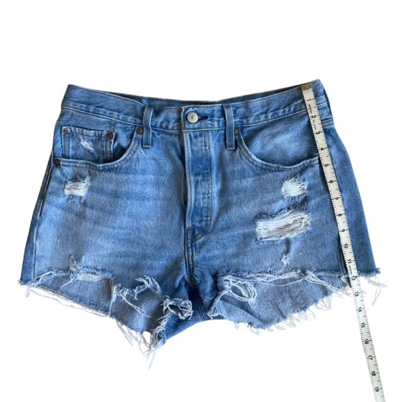 levi 501s button fly distressed light wash denim shorts size 29 - Picture 7 of 7